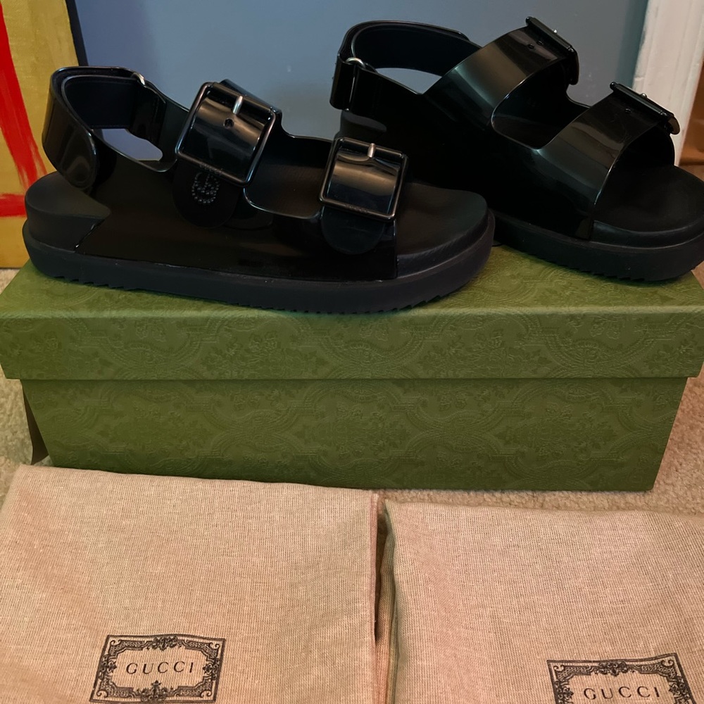 Super cute!!Gucci GG sandals black.